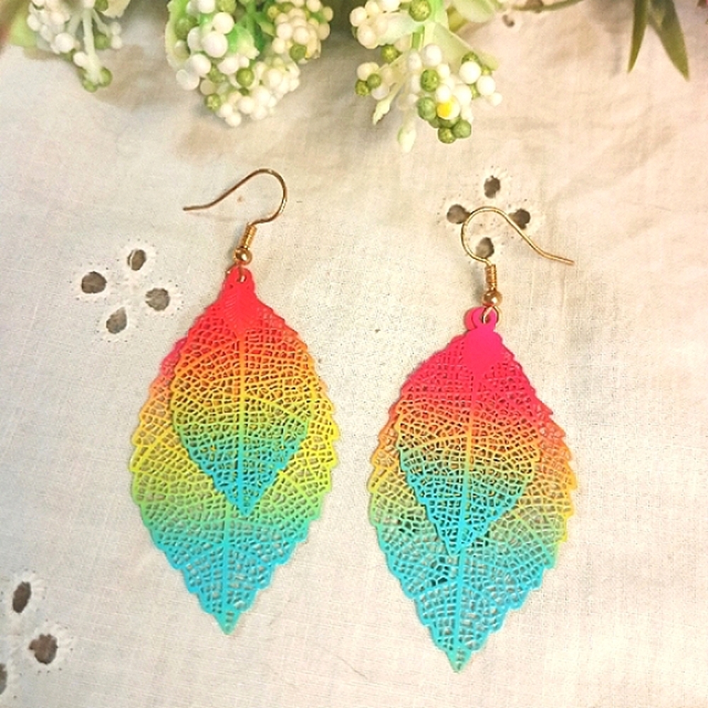 🌈 NWOT Rainbow Double Leaf Metal Earrings🌈
